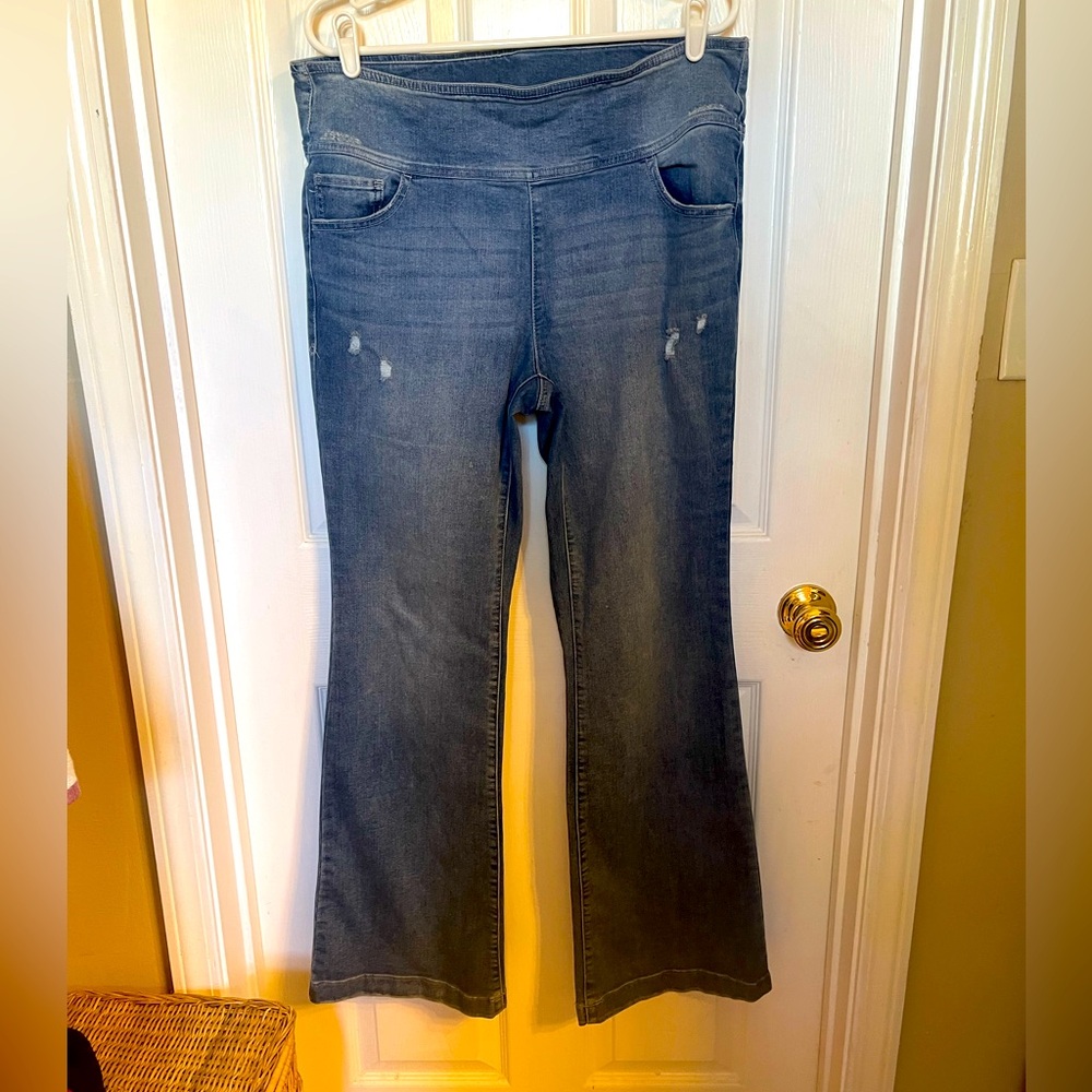 Sofia by Sofia Vergara Flare Jeans in Classic Blue